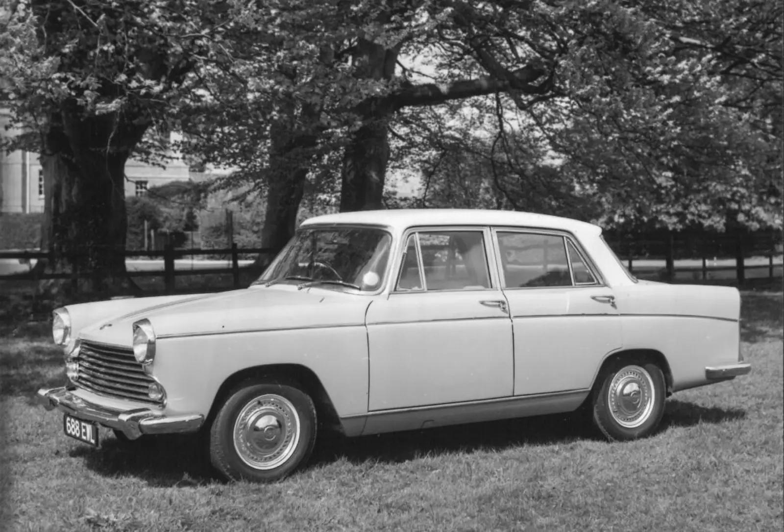 Trapezlinie at its best: Der Morris Oxford hatte etliche Geschwister, Peugeot 404 und Fiat 1800 bis 2300 sahen auch so aus.
