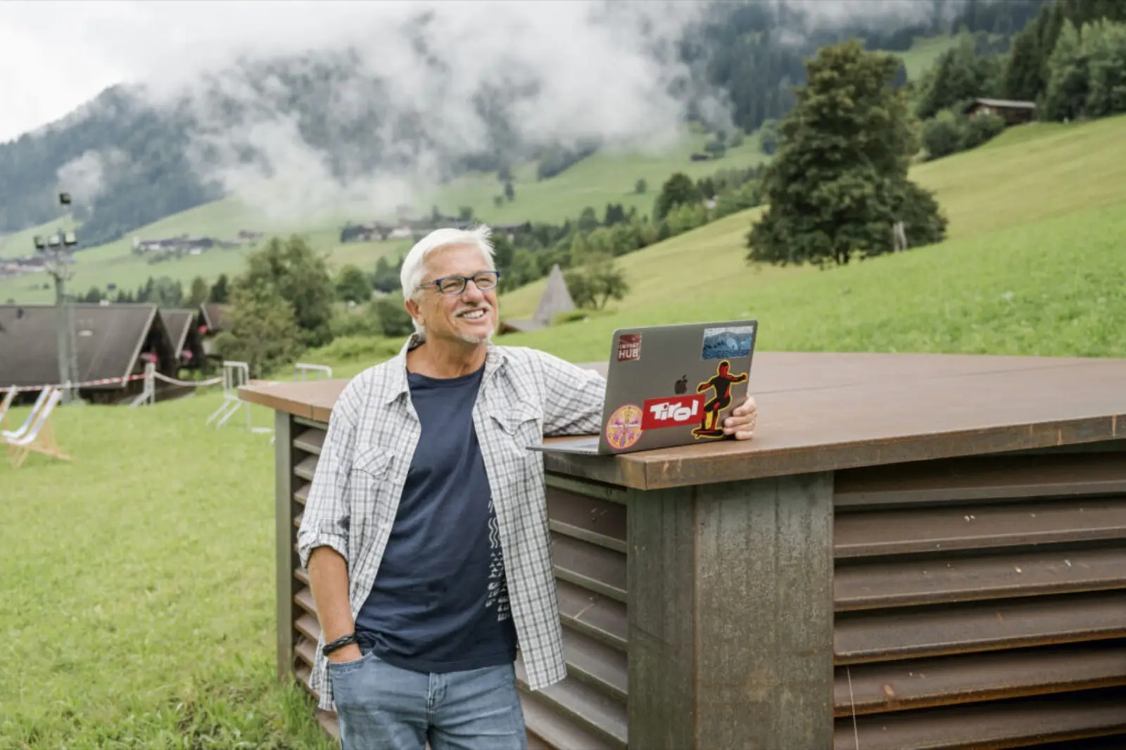 „Meine Frau und ich waren uns einig, dass Reichtum mit Verantwortung einhergeht.“
– Charly Kleissner – 
Millionär und Impact-Investor