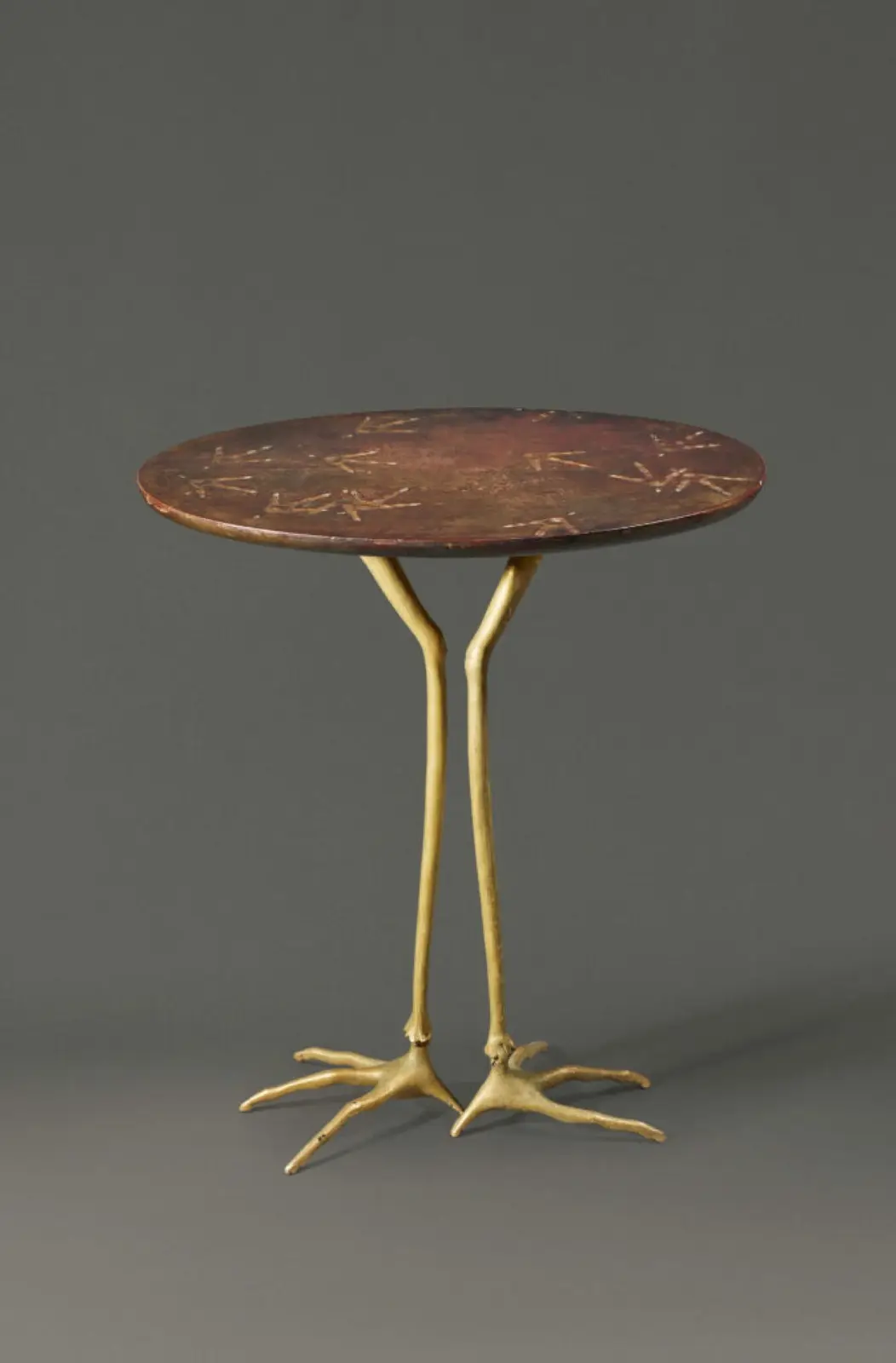 Meret Oppenheim (1913–1985): Tisch mit Vogelfüßen.