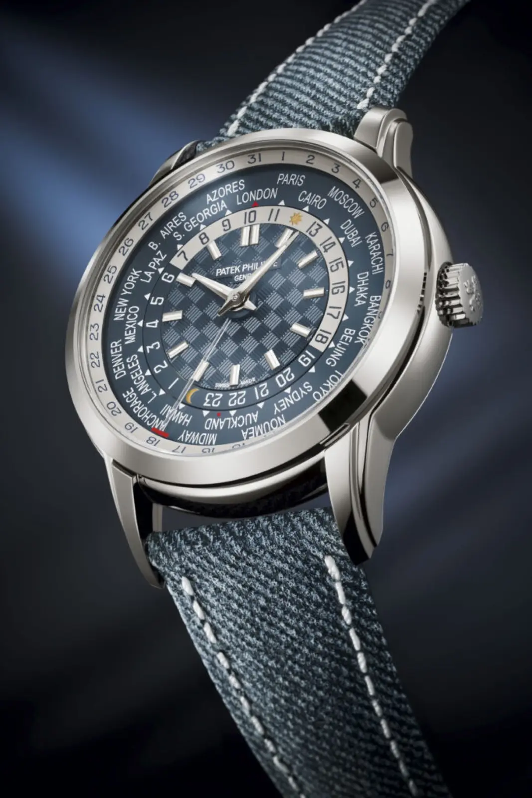 Patek Philippe mit einer Weltpremiere: eine Weltzeituhr mit Datumsanzeige, die automatisch mit der jeweiligen Ortszeit synchronisiert wird.