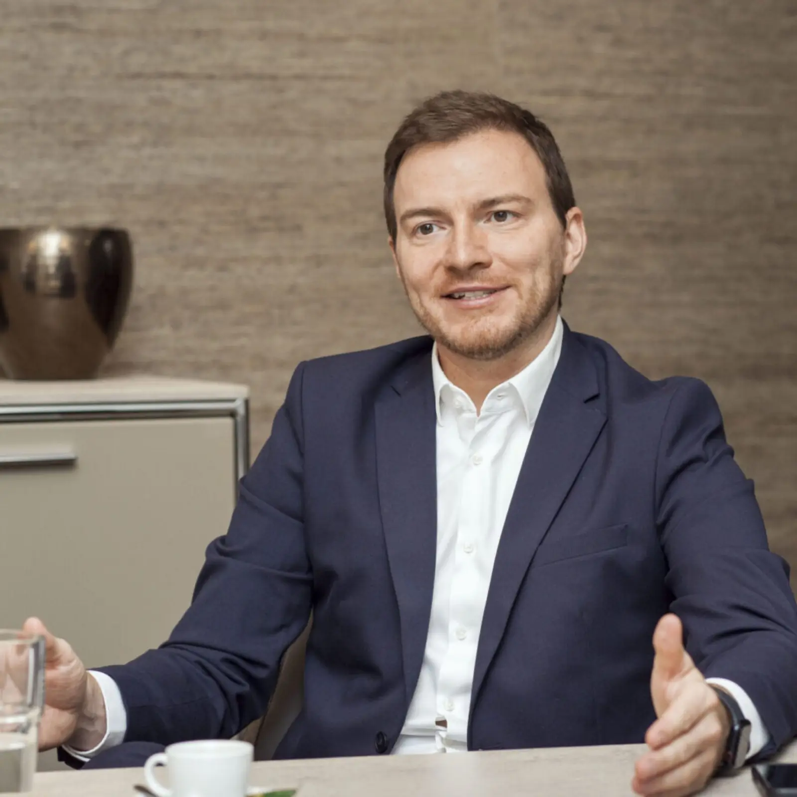 „Setzen auf nachwachsende oder recycelte Materialien wie Holz und Stahl.“

– Hannes Speiser – 
Prokurist Winegg Realitäten
