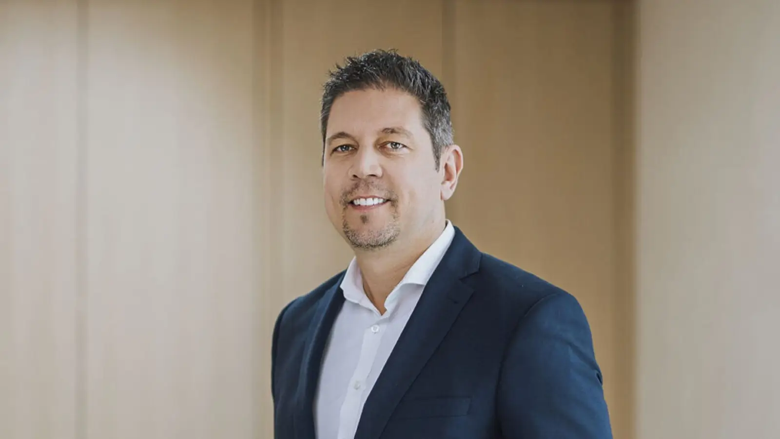 Jörg Peter Kroll, Sales Director DJE Kapital: „Der DJE Gold & Stabilitätsfonds zielt darauf ab, Sicherheit und Chance zu verbinden – eine Strategie, die in Zeiten unsicherer Kapitalmärkte an Strahlkraft gewinnt.“