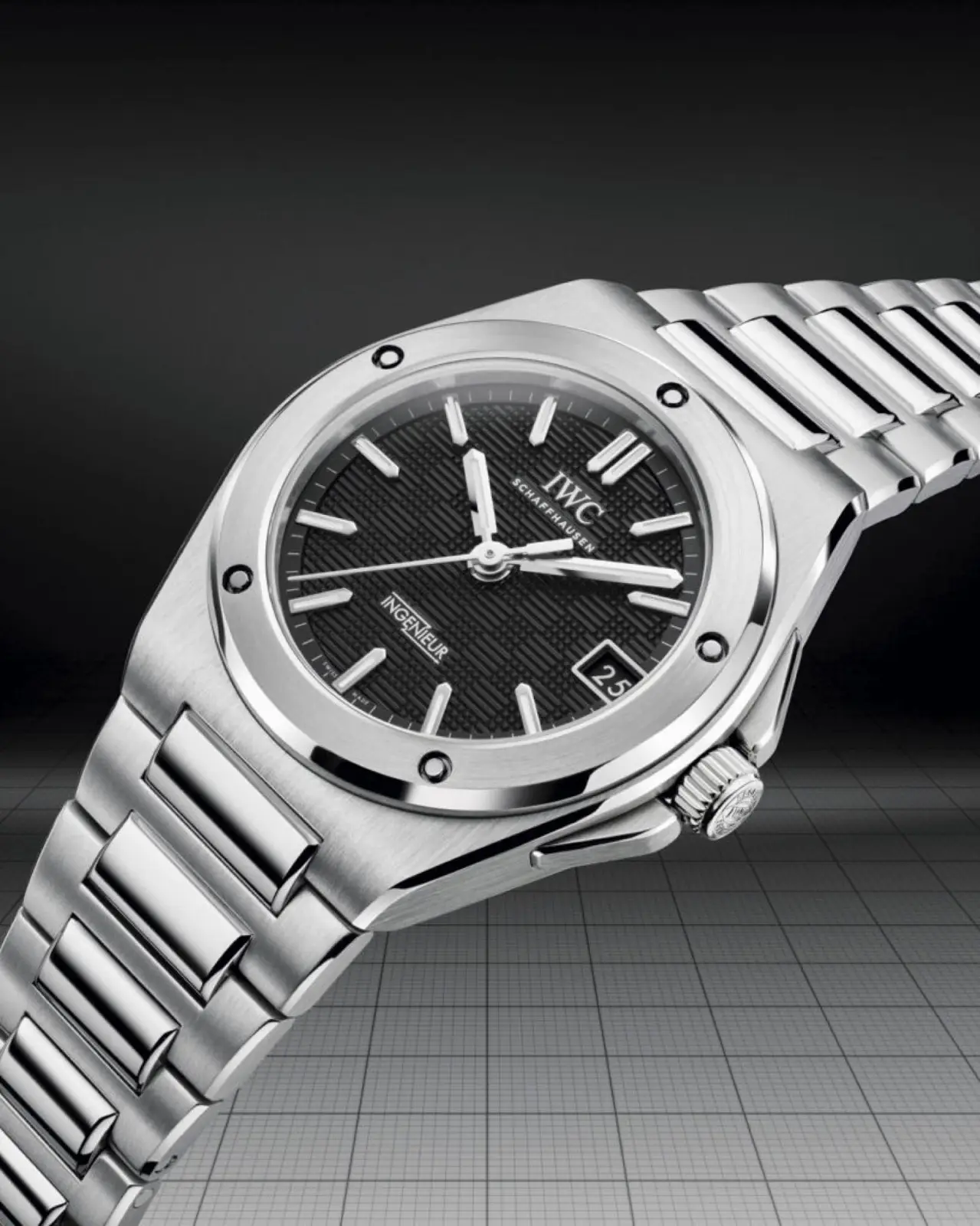IWC Schaffhausen passt die legendäre Ingenieur dem Zeitgeist und zarteren Handgelenken an.